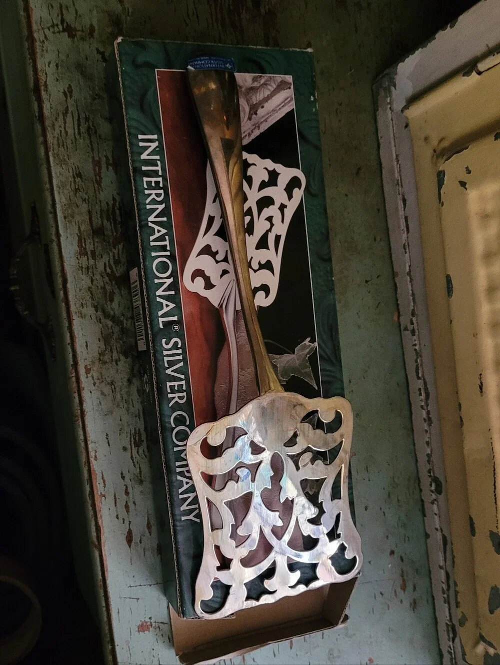 International Silver Co. Ornate Pierced Serving Spade - Silver Plated